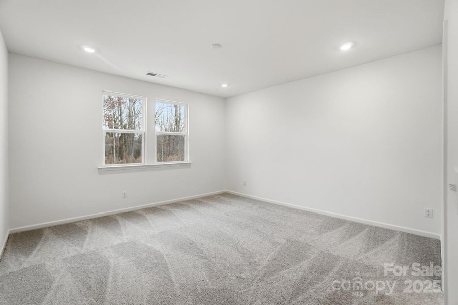 Spacious, unfurnished interior of a new home in Wellington Pointe Executive, Monroe (Image 17).