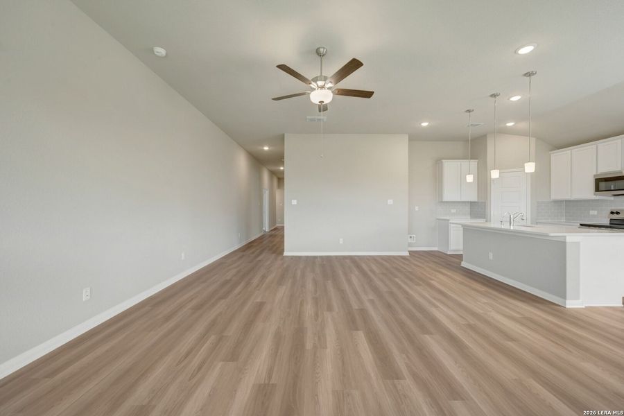 Spacious, unfurnished interior of a new home in Greenspoint Heights, Seguin (Image 29).