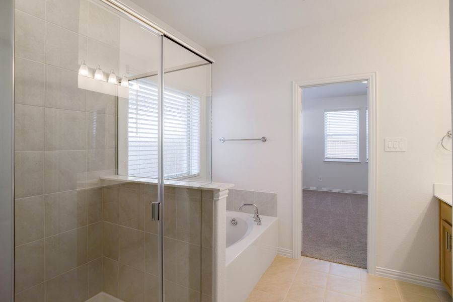 Furnished interior view inside a new home in Saratoga, Aubrey (Image 9).