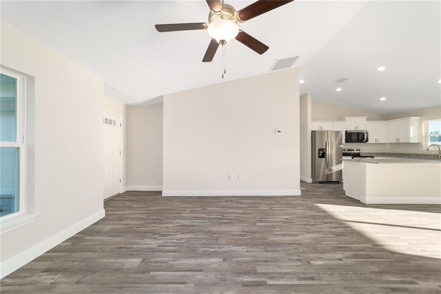 Spacious, unfurnished interior of a new home in , Ocala (Image 34).