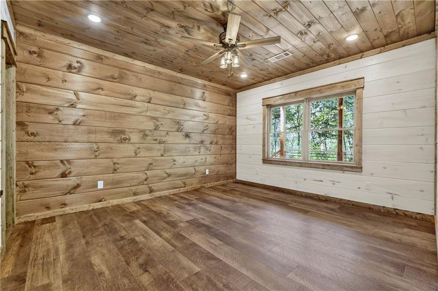 Spacious, unfurnished interior of a new home in , Ellijay (Image 38).