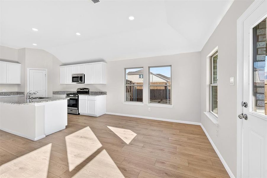 Spacious, unfurnished interior of a new home in Verandah, Royse City (Image 31).