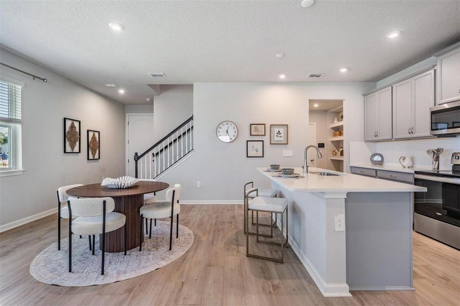 Furnished interior view inside a new home in , Lutz (Image 8).