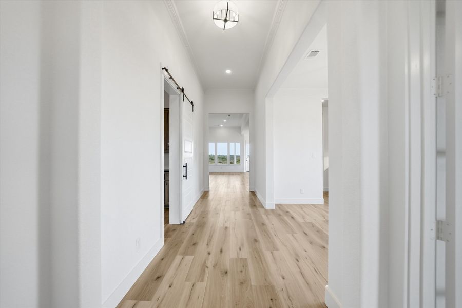 Spacious, unfurnished interior of a new home in Eagle Ridge Estates, Weatherford (Image 17).