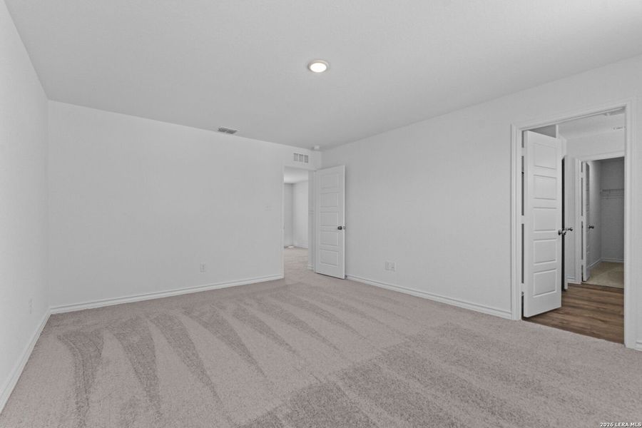 Spacious, unfurnished interior of a new home in Corley Farms, Boerne (Image 31).