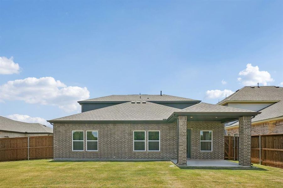 Exterior details and patio area of a home in Overland Grove, Forney (Image 4).