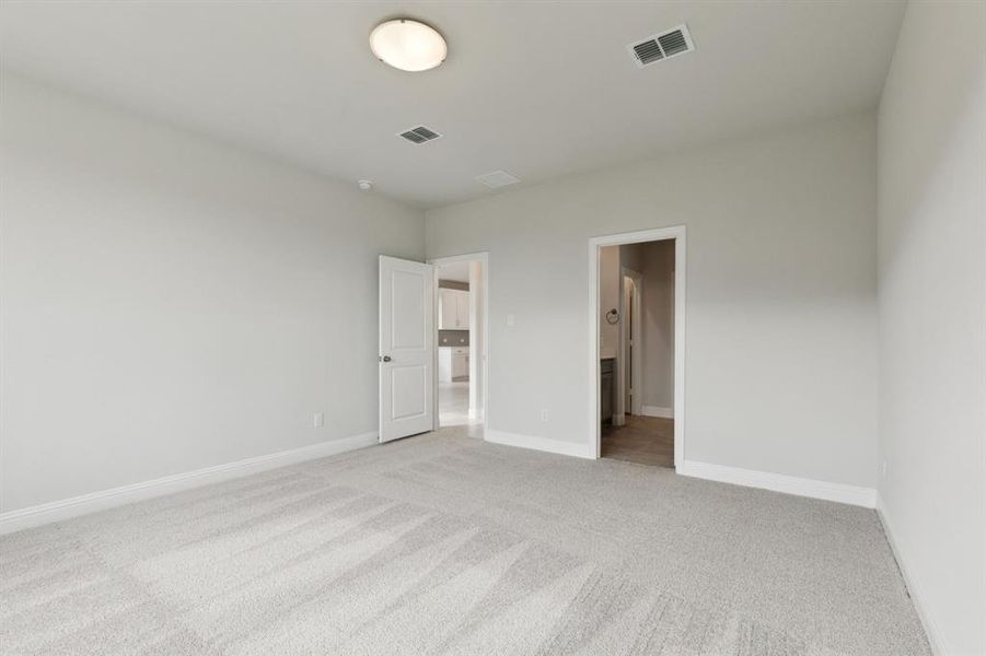 Spacious, unfurnished interior of a new home in AnaCapri, Anna (Image 27). Spacious, unfurnished interior of a new home in AnaCapri, Anna (Image 27).