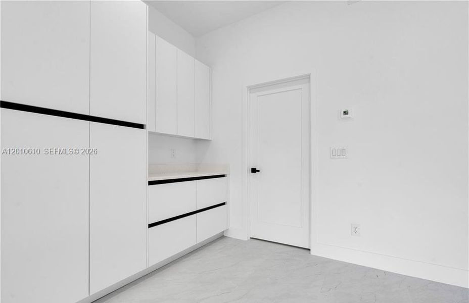 Spacious, unfurnished interior of a new home in , Lehigh Acres (Image 13).