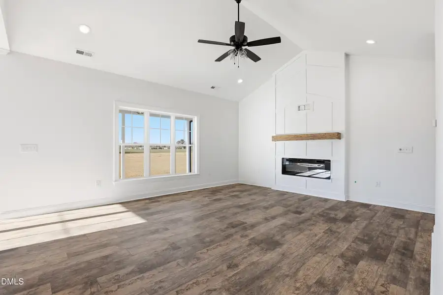 09-111 Mary Hopes Pl-9