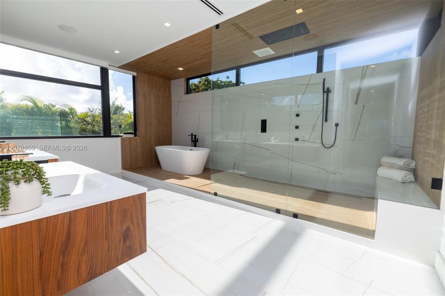 Primary Bath/Wet Room