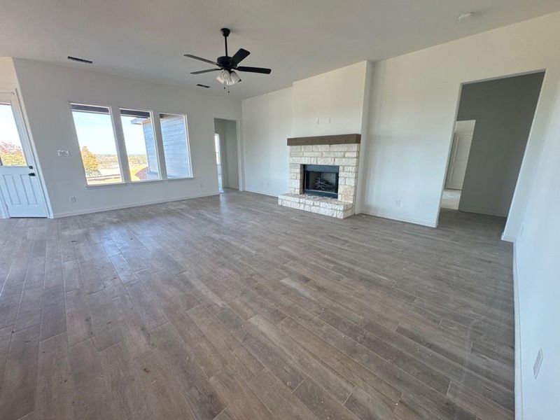 Spacious, unfurnished interior of a new home in Oak Grove Addition, Springtown (Image 3).
