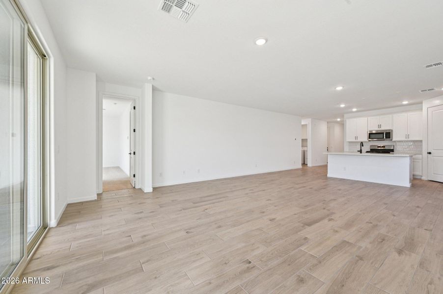 8-web-or-mls-W Buist Ave-S1001-008