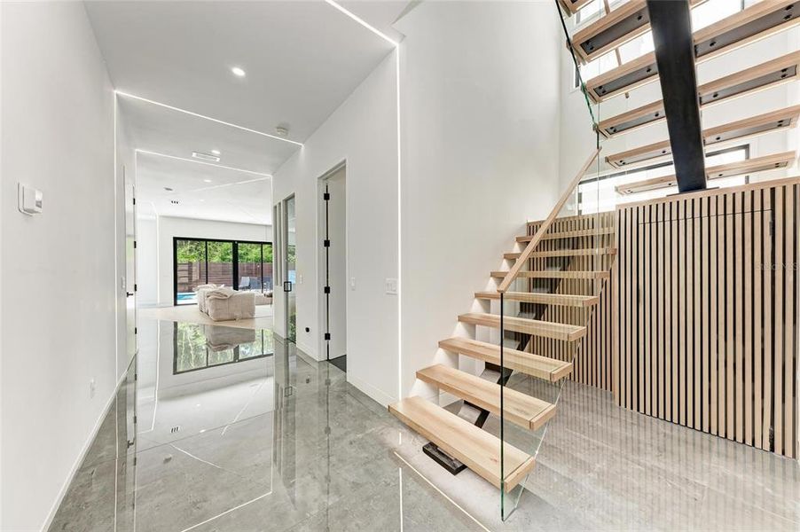 Spacious, unfurnished interior of a new home in , Sarasota (Image 21).