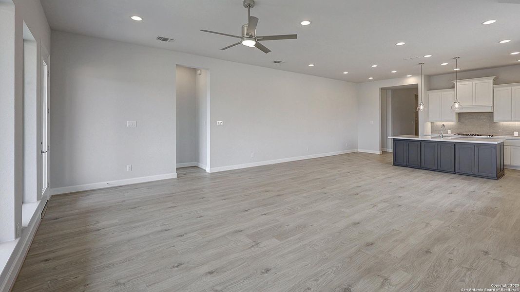 Spacious, unfurnished interior of a new home in Haby Hill 60', San Antonio (Image 17).