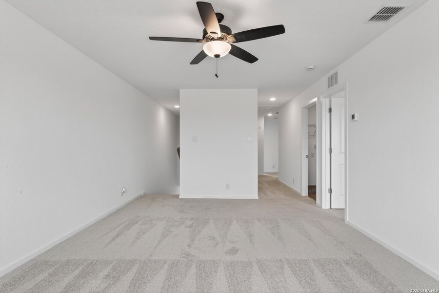 Spacious, unfurnished interior of a new home in Hennersby Hollow, San Antonio (Image 22). Spacious, unfurnished interior of a new home in Hennersby Hollow, San Antonio (Image 22).