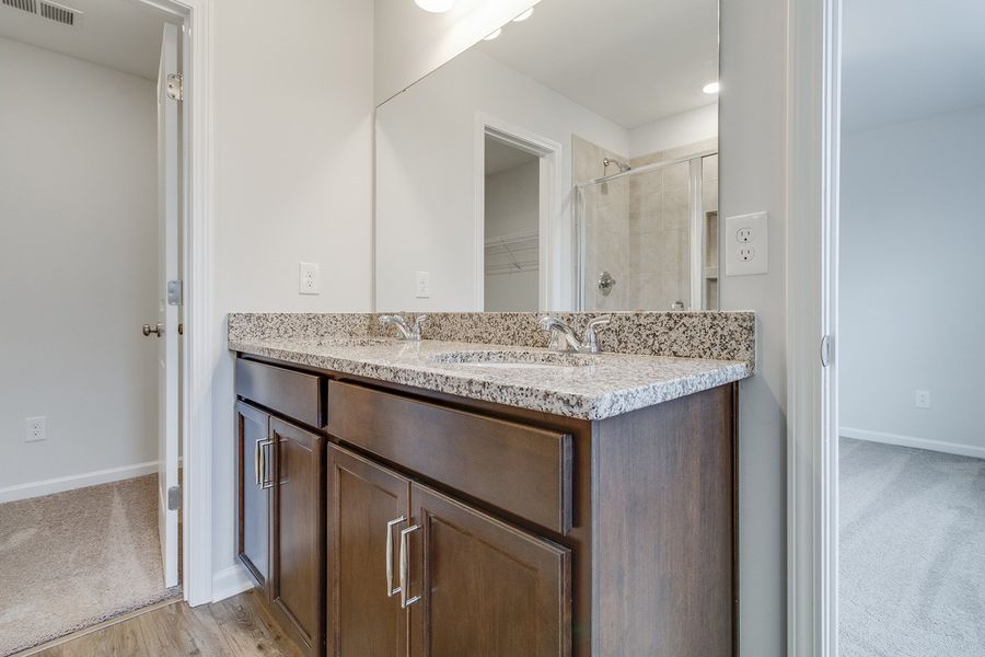 Image 27 of a home in Astoria.