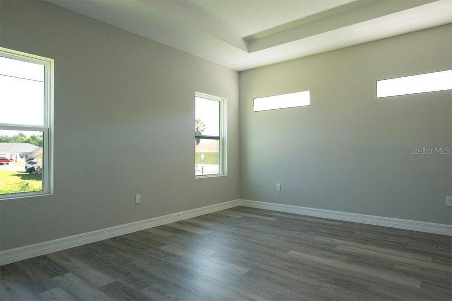 Spacious, unfurnished interior of a new home in , Ocala (Image 14).