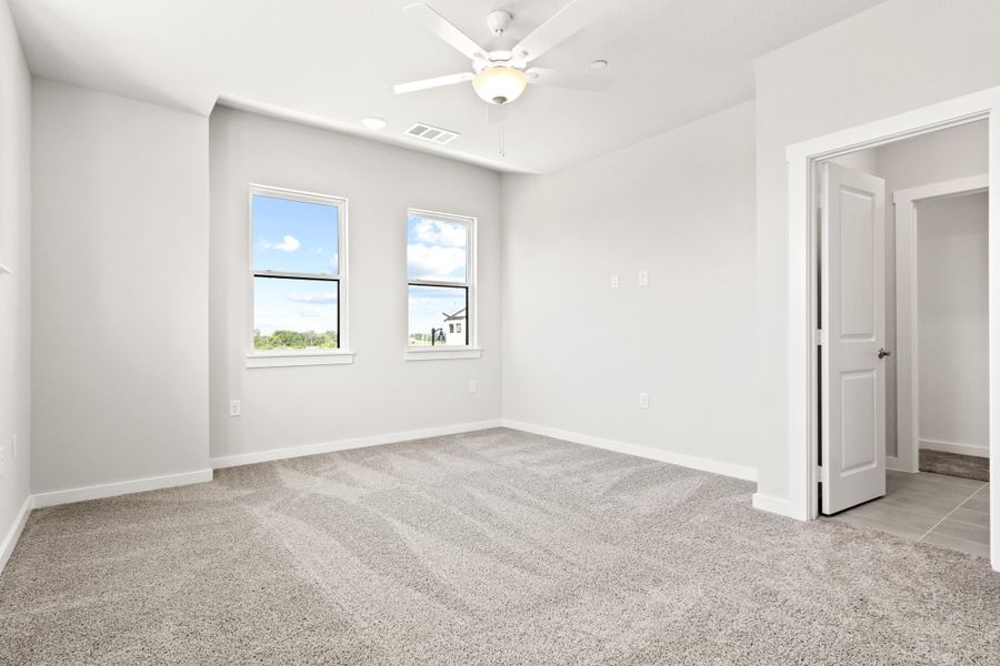 Spacious, unfurnished interior of a new home in Ten Mile Creek, Celina (Image 35).