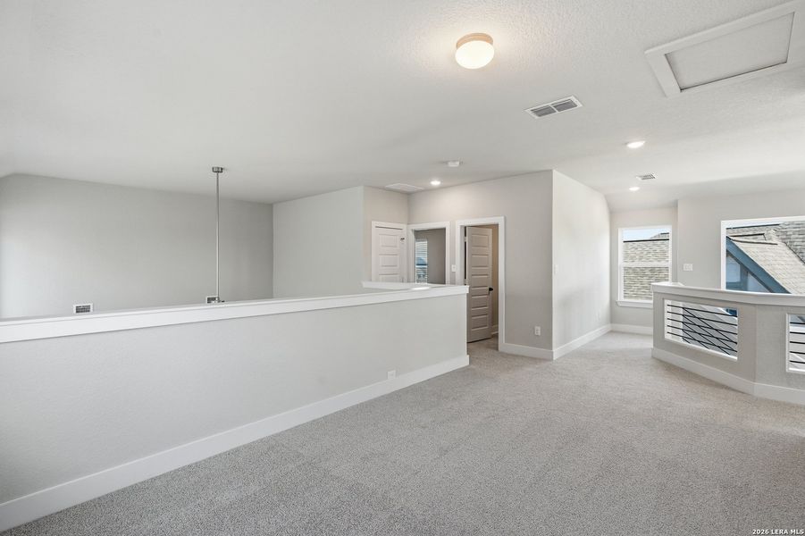 Spacious, unfurnished interior of a new home in Stillwater Ranch, San Antonio (Image 32).