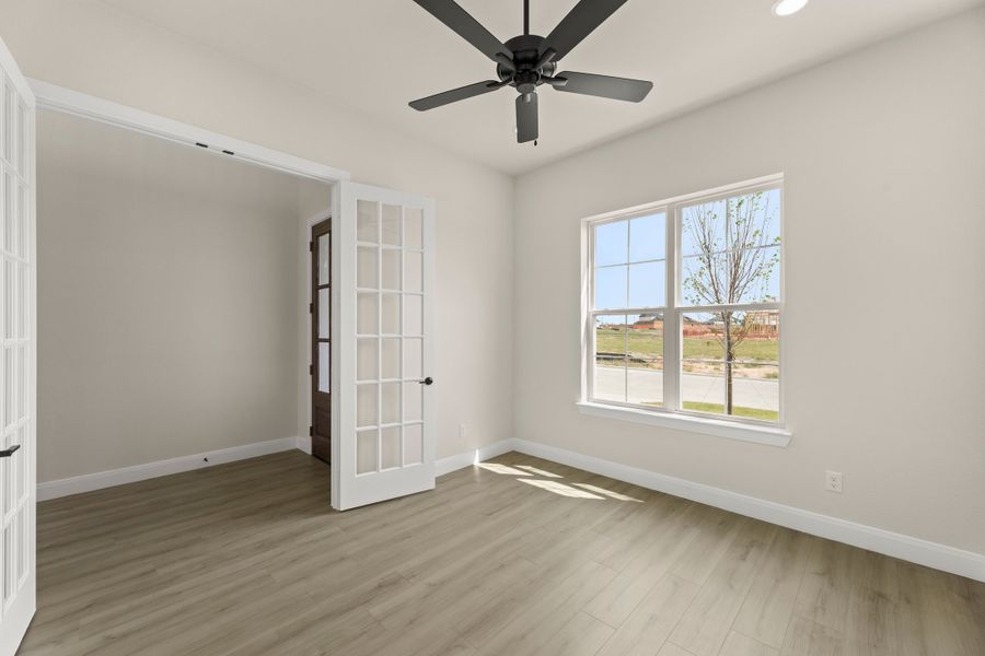 Spacious, unfurnished interior of a new home in Ten Mile Creek, Celina (Image 19).