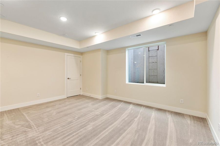 Spacious, unfurnished interior of a new home in Dillon Pointe - City, Broomfield (Image 15).