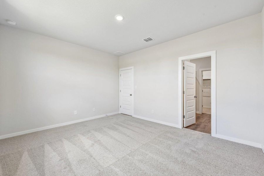 Spacious, unfurnished interior of a new home in Trinity Ranch, Elgin (Image 20).