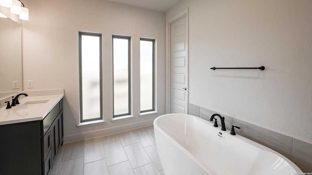 Furnished interior view inside a new home in Cibolo Valley Heights, Cibolo (Image 9).