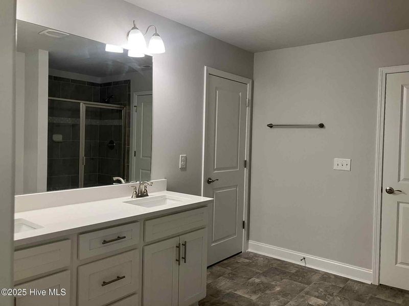 Furnished interior view inside a new home in Fairfield Harbour, New Bern (Image 4).