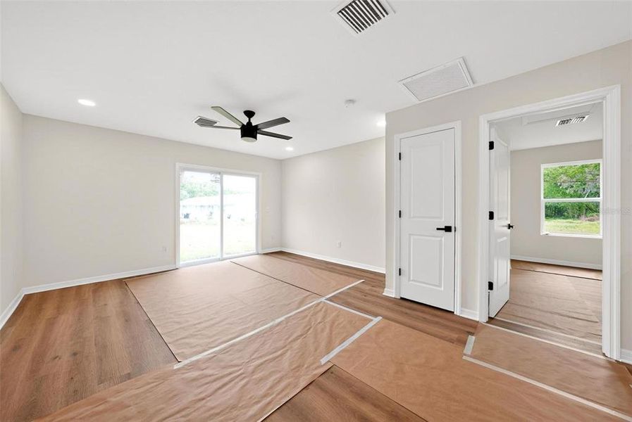 Spacious, unfurnished interior of a new home in , Leesburg (Image 39).