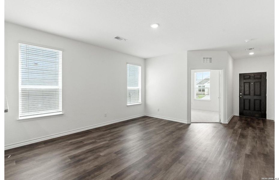 Spacious, unfurnished interior of a new home in Corley Farms, Boerne (Image 20).