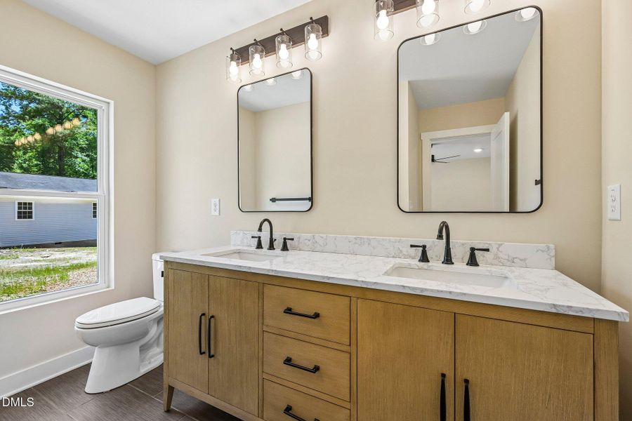25-web-or-mls-Berwyn Ave-S1405-025