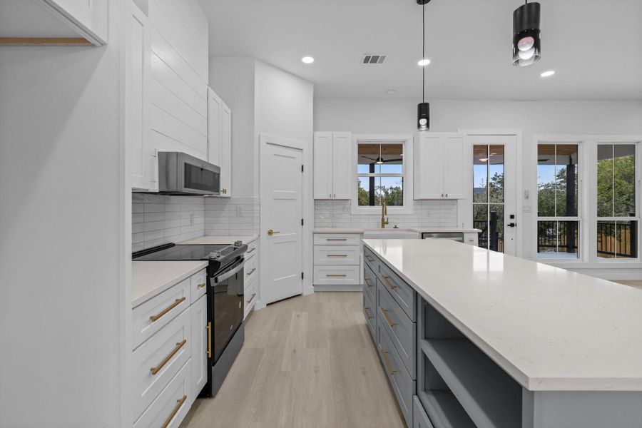 Furnished interior view inside a new home in , Wimberley (Image 8).