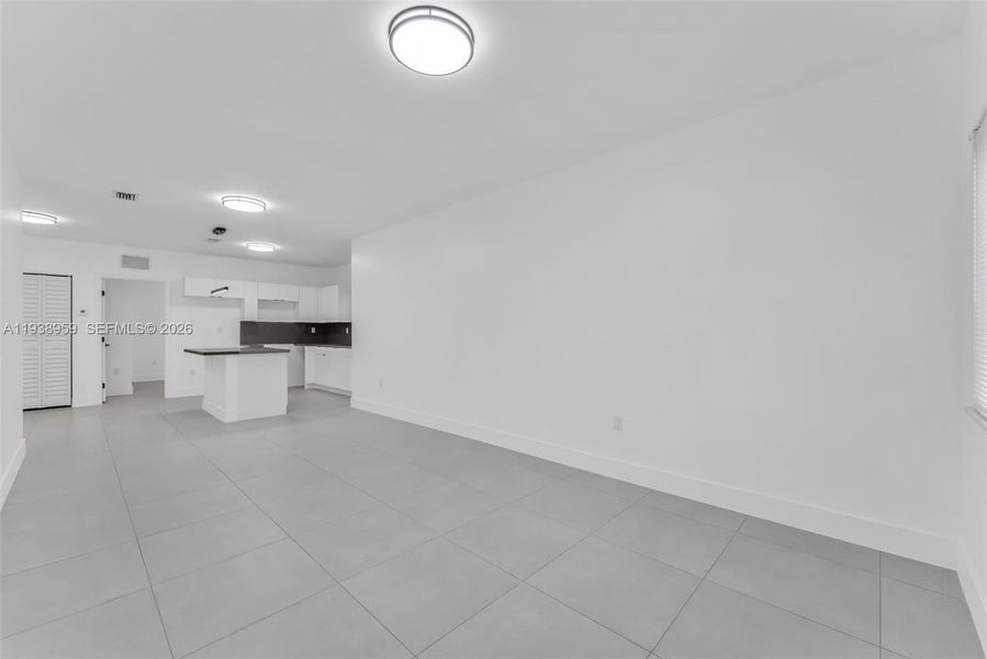 Spacious, unfurnished interior of a new home in , Miami (Image 21).