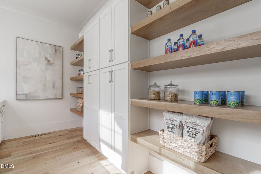 200_MEADOW_WALK_DR_INTERIOR_28 200_MEADOW_WALK_DR_INTERIOR_28