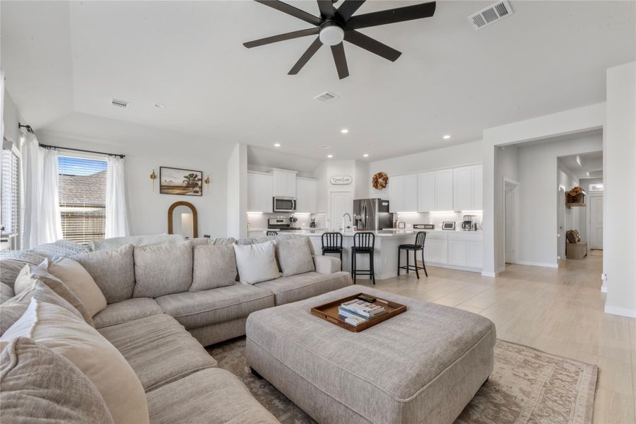 Furnished interior view inside a new home in , Mont Belvieu (Image 10). Furnished interior view inside a new home in , Mont Belvieu (Image 10).