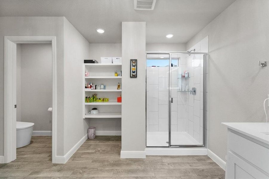 Furnished interior view inside a new home in , Cedar Hill (Image 18).