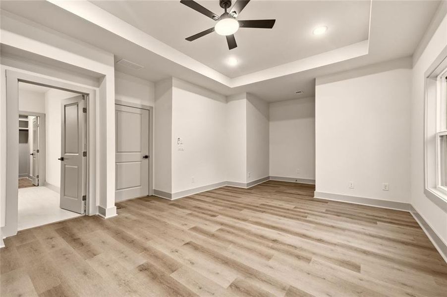 Spacious, unfurnished interior of a new home in , Athens (Image 24).