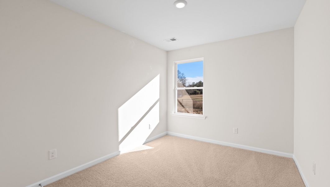 Spacious, unfurnished interior of a new home in Covington Village, Greer (Image 17).