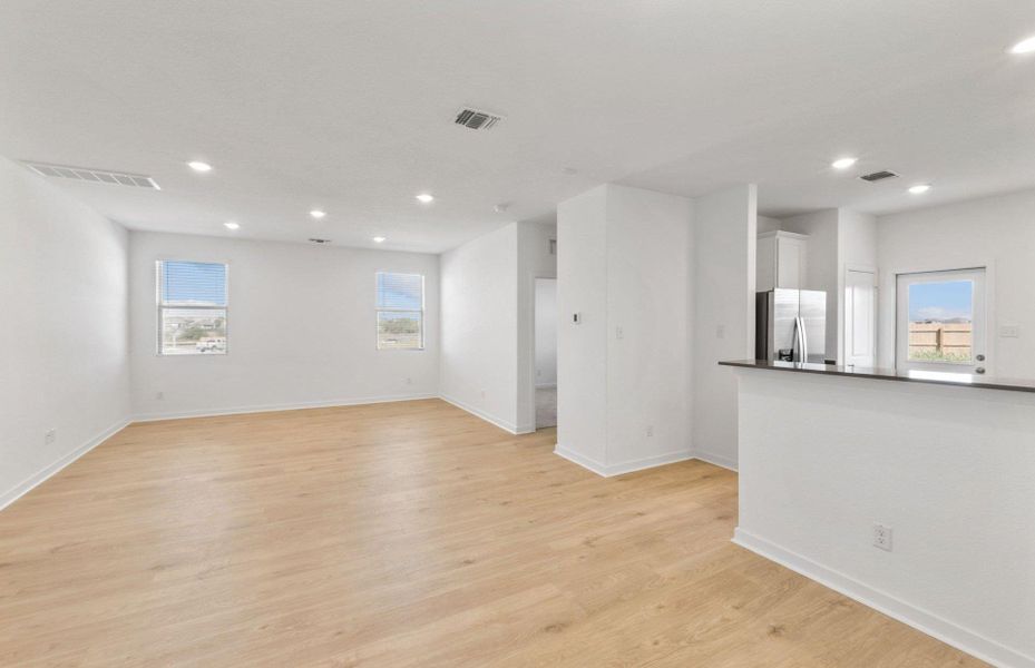 Spacious, unfurnished interior of a new home in Sonterra, Jarrell (Image 25).