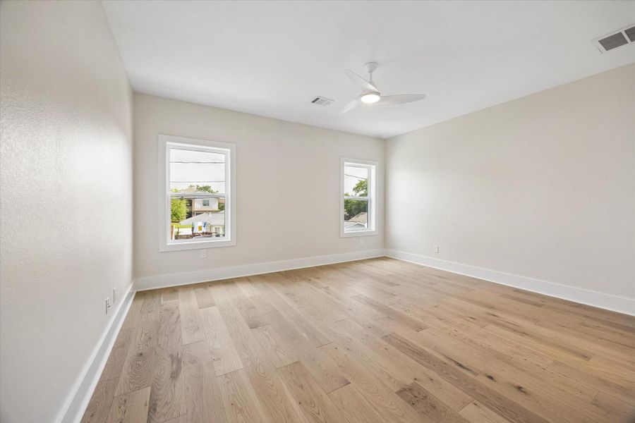 Spacious, unfurnished interior of a new home in , Houston (Image 41).