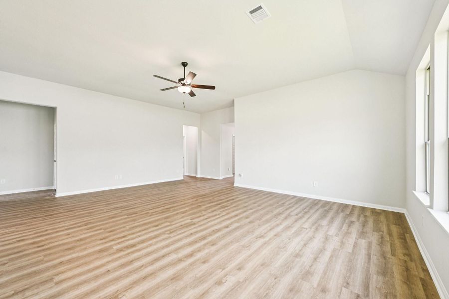 Spacious, unfurnished interior of a new home in Barton Place, Cleveland (Image 26).