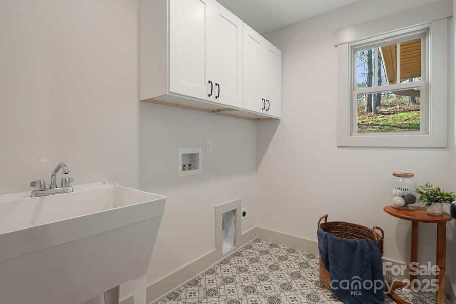 Dedicated laundry room w/deep sink Dedicated laundry room w/deep sink