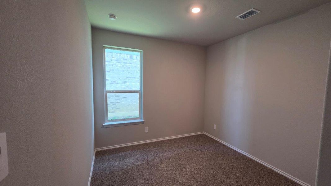 Spacious, unfurnished interior of a new home in Trails of Elizabeth Creek, Fort Worth (Image 16). Spacious, unfurnished interior of a new home in Trails of Elizabeth Creek, Fort Worth (Image 16).