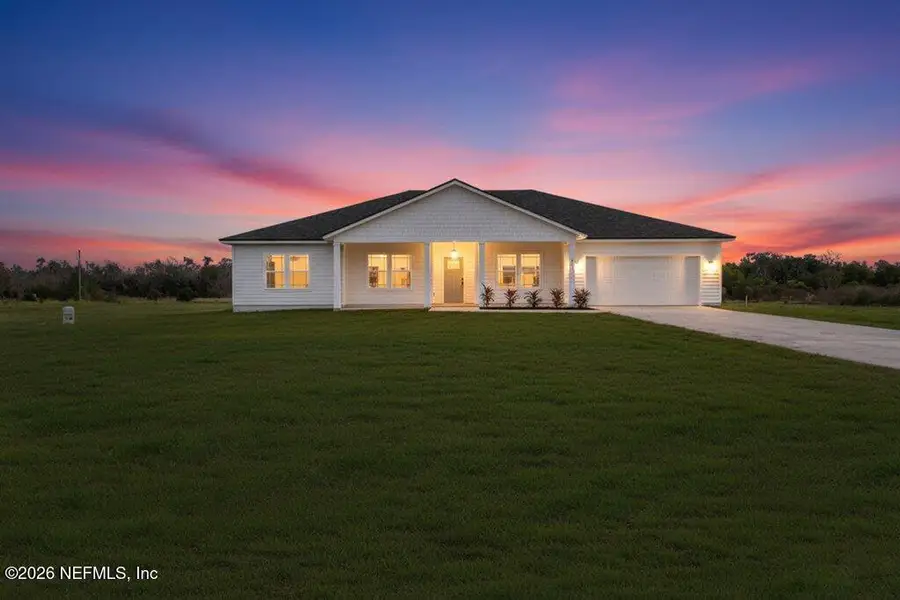 Exterior details and patio area of a home in , East Palatka (Image 3).