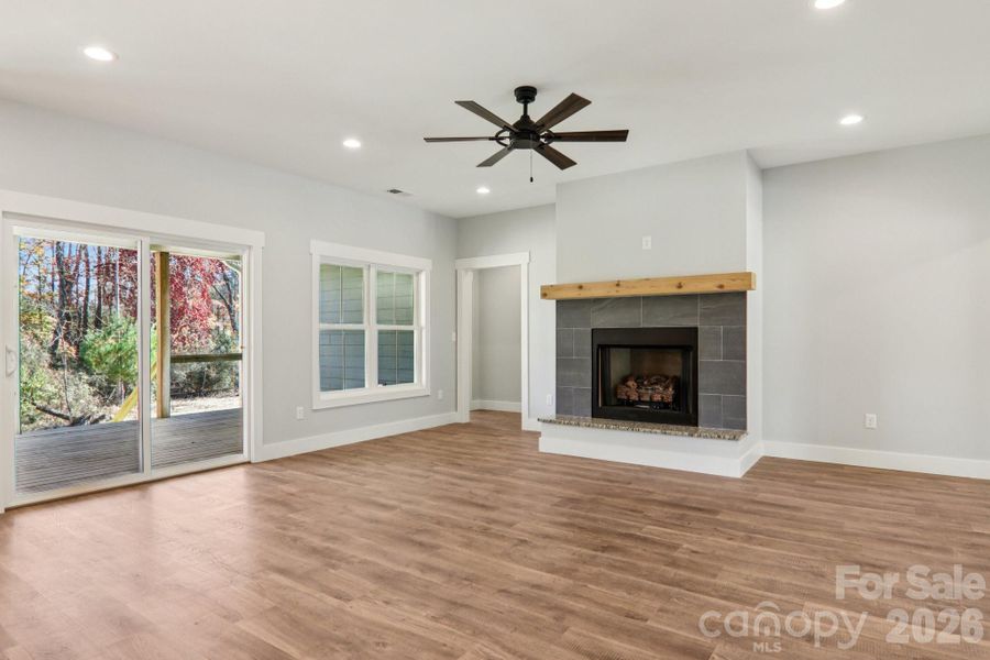 Spacious, unfurnished interior of a new home in , Hendersonville (Image 25).