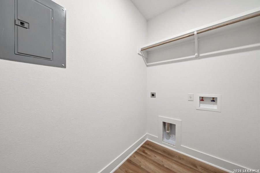 Spacious, unfurnished interior of a new home in , Canyon Lake (Image 21).