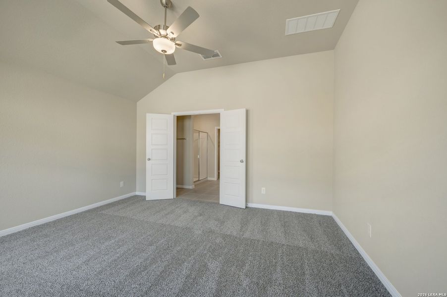 Spacious, unfurnished interior of a new home in Hunters Ranch, San Antonio (Image 22).
