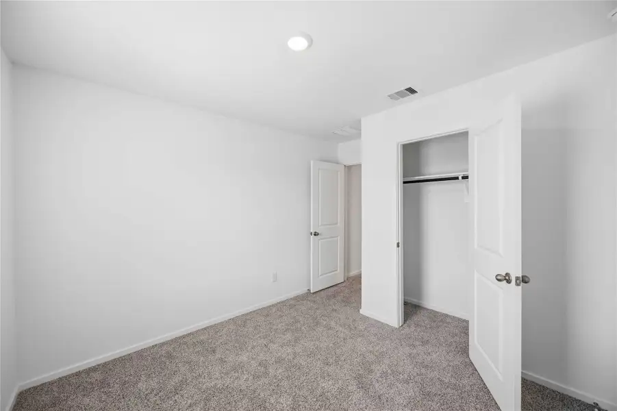 Spacious, unfurnished interior of a new home in Legacy Village, Houston (Image 11).