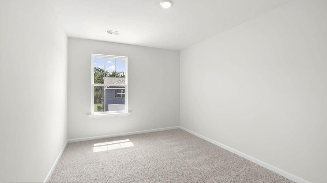 Spacious, unfurnished interior of a new home in Trailside Run, Spartanburg (Image 25).