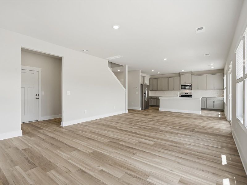 Spacious, unfurnished interior of a new home in Ashby Woods, Boiling Springs (Image 12).
